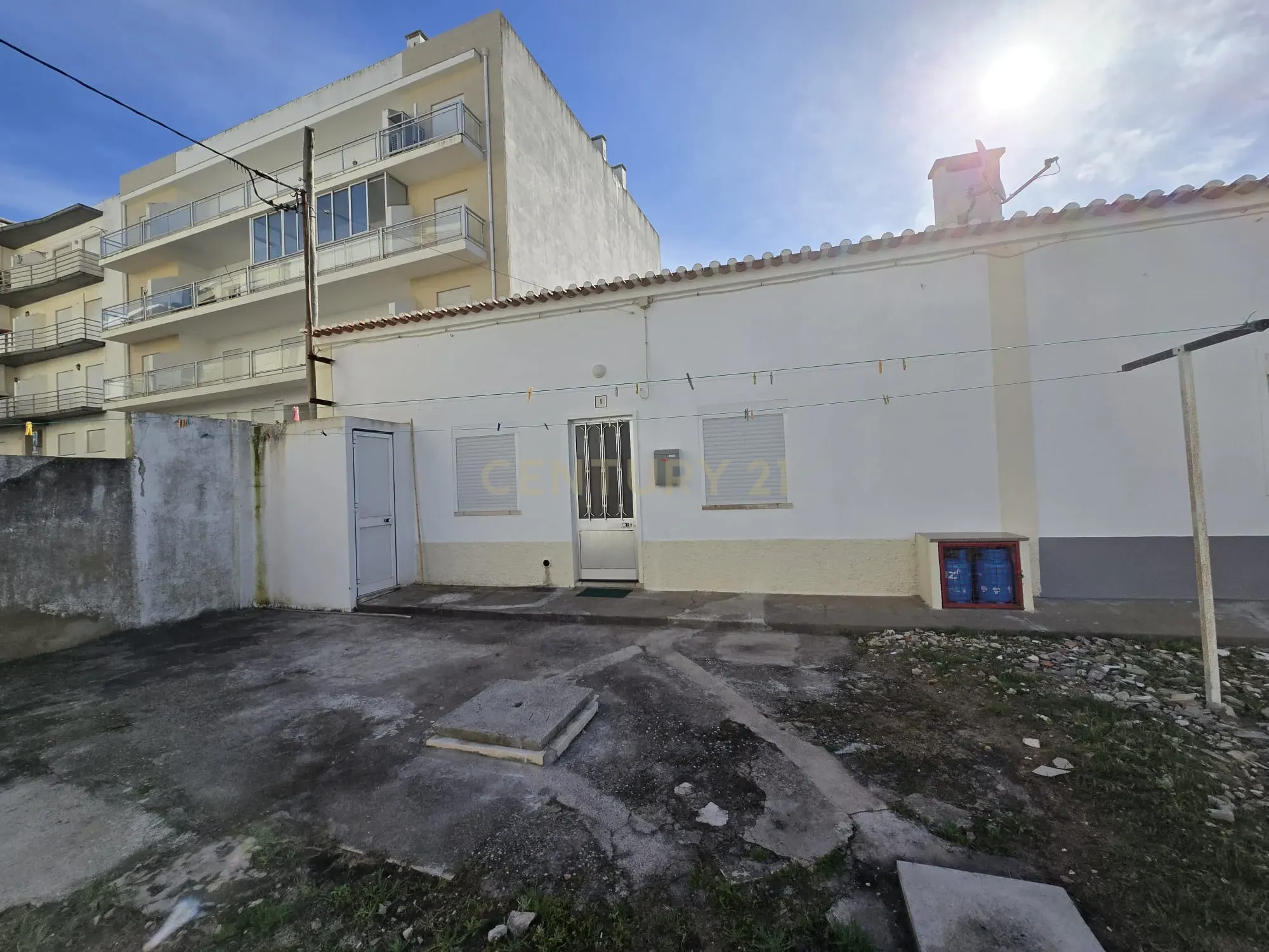 Moradia T2 praticamente em 2a linha de praia, a 100 metros da praia - Image 2